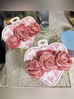noir Set Triple Rose Flower Hair Claw Clip